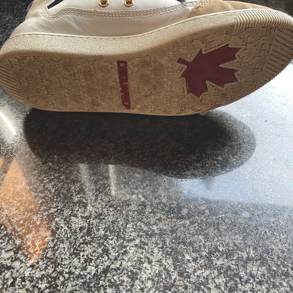 D-Squared - Picture 4 of 4